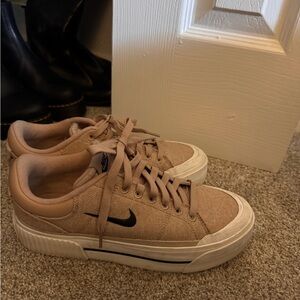 Nike Court Legacy Lift women